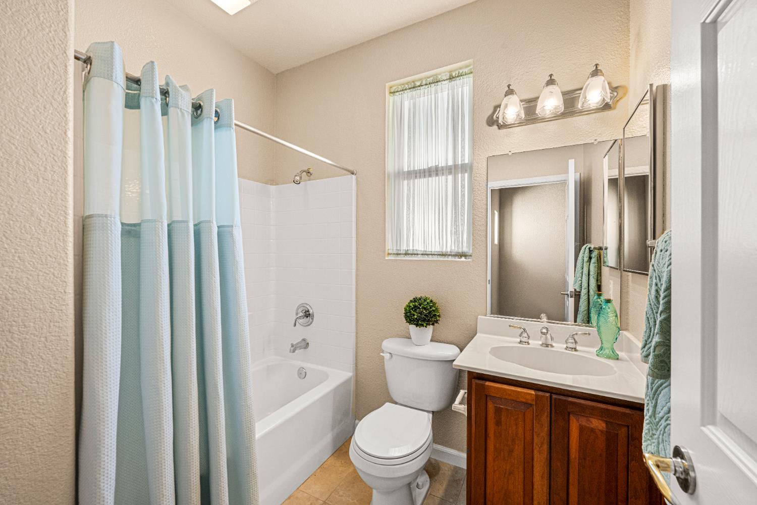 Detail Gallery Image 20 of 40 For 1018 Stone Pine Ln, Lincoln,  CA 95648 - 2 Beds | 2 Baths