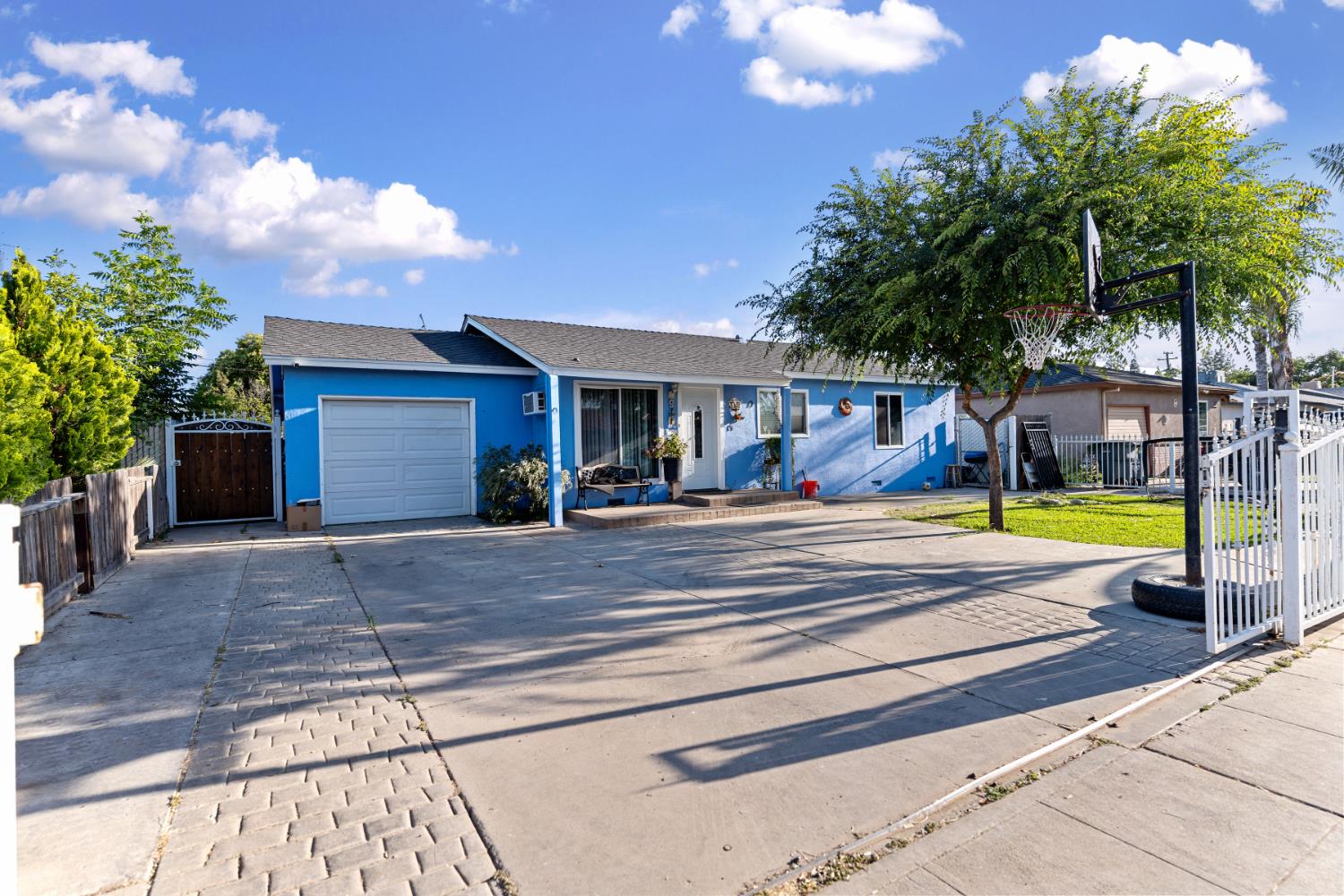 Detail Gallery Image 5 of 27 For 4776 E Lowe Ave, Fresno,  CA 93702 - 3 Beds | 1 Baths