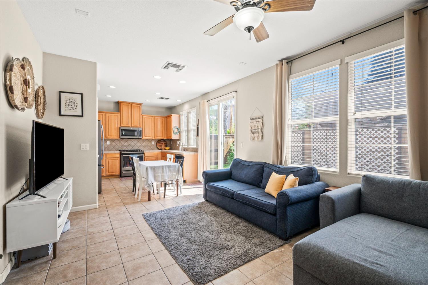 Detail Gallery Image 7 of 34 For 8596 Cortina Cir, Roseville,  CA 95678 - 3 Beds | 2/1 Baths