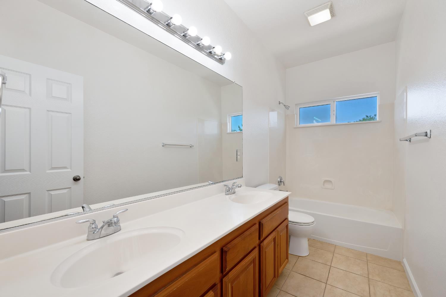 Detail Gallery Image 38 of 52 For 1700 Adrienne Dr, Roseville,  CA 95747 - 4 Beds | 3 Baths