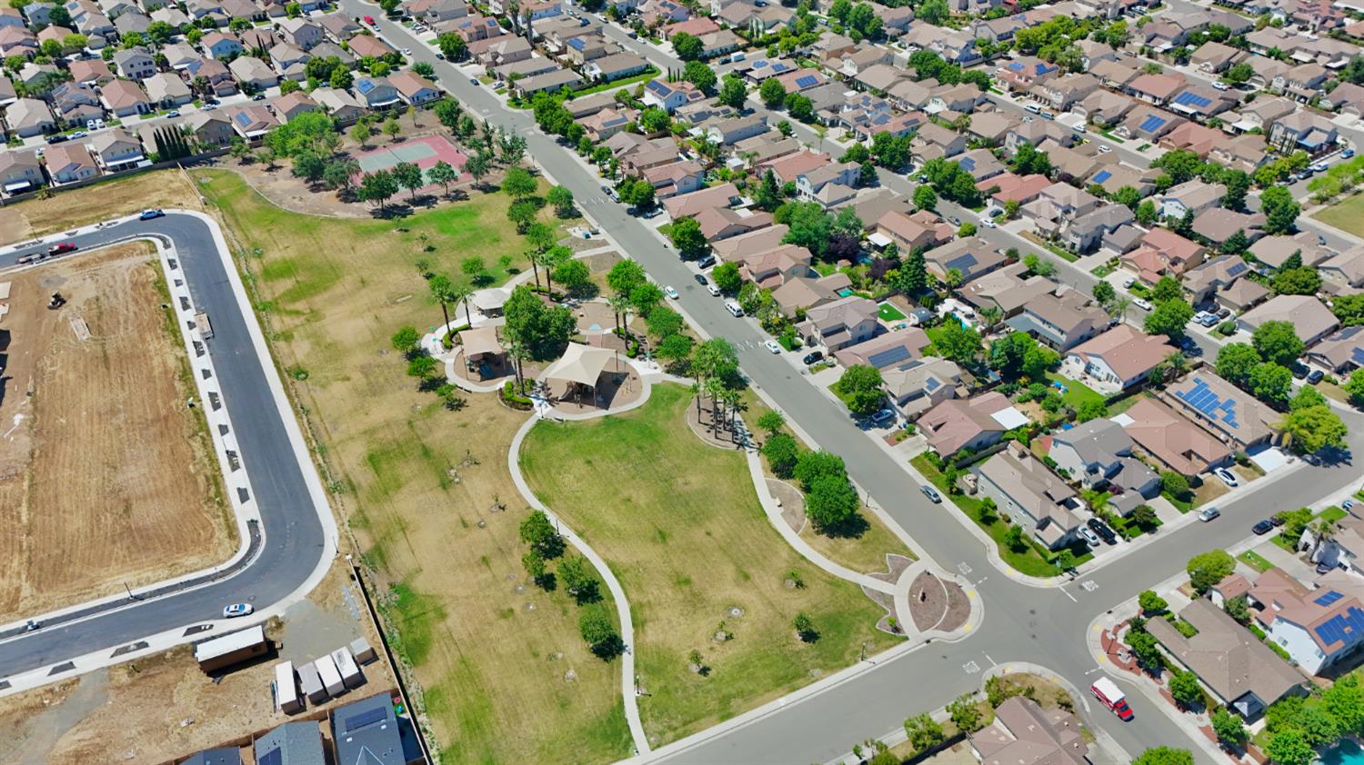Detail Gallery Image 2 of 24 For 5666 La Casa Way, Sacramento,  CA 95835 - 3 Beds | 2 Baths