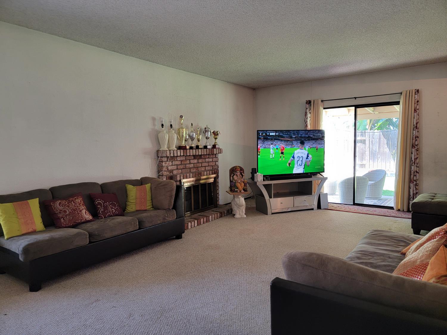 Detail Gallery Image 7 of 17 For 3121 Yarwood Way, Sacramento,  CA 95833 - 4 Beds | 2/1 Baths