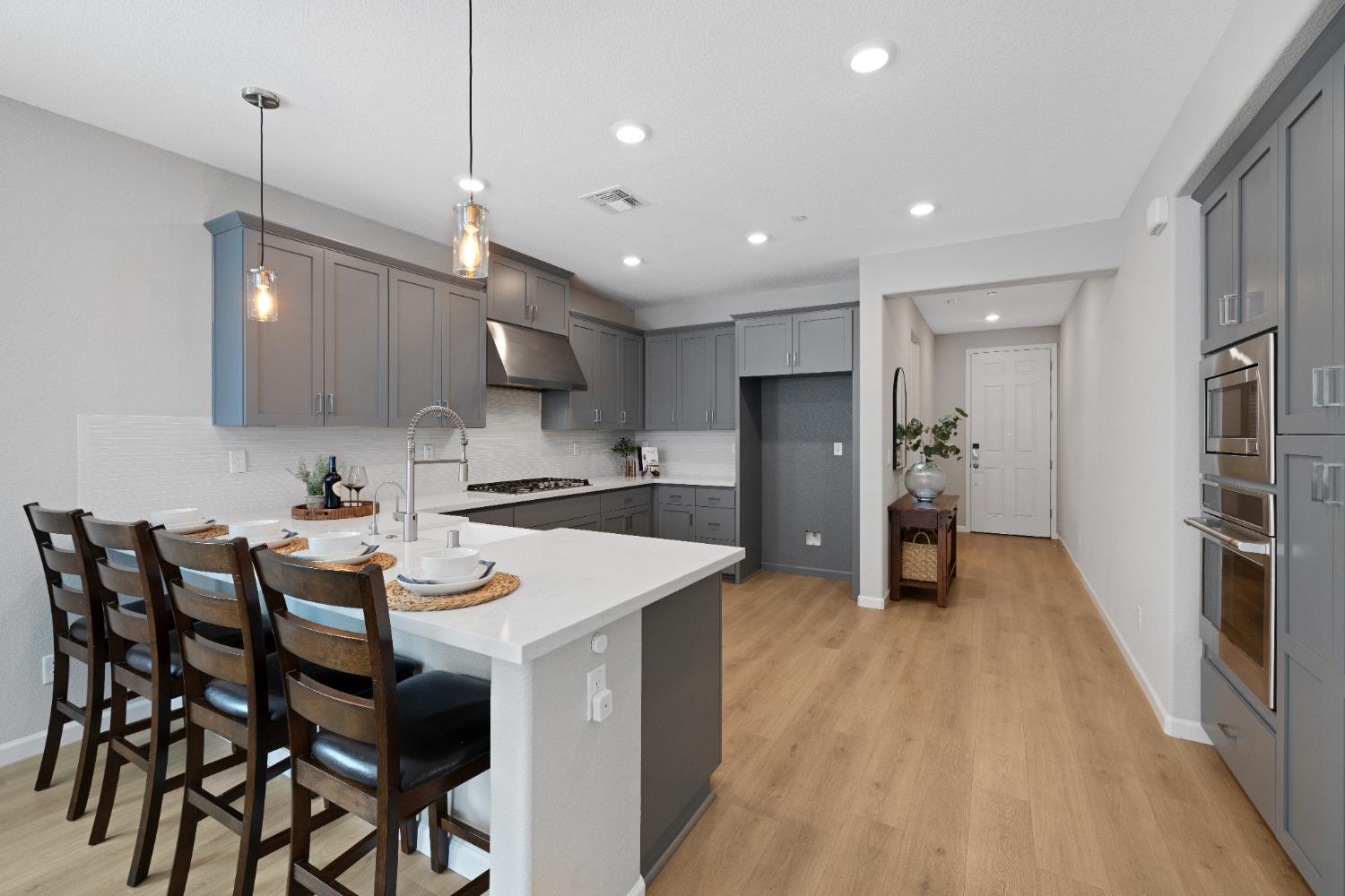 Detail Gallery Image 8 of 41 For 1687 Carson River Loop, Lincoln,  CA 95648 - 2 Beds | 2 Baths