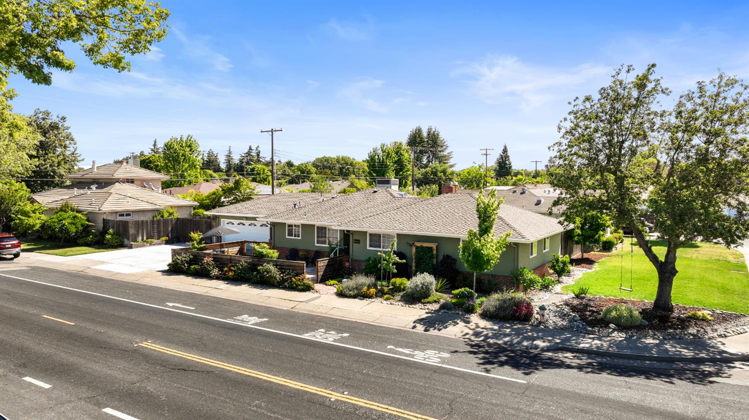 Detail Gallery Image 3 of 36 For 944 S Crescent Ave, Lodi,  CA 95240 - 3 Beds | 1/1 Baths