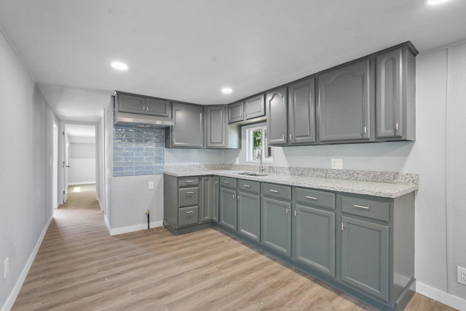 Detail Gallery Image 11 of 30 For 555 Moffat Blvd 14, Manteca,  CA 95336 - 3 Beds | 2 Baths