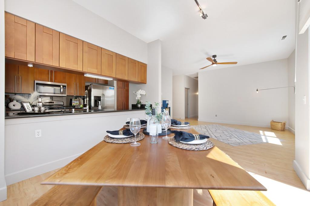 Detail Gallery Image 14 of 33 For 2117 S St #204,  Sacramento,  CA 95816 - 2 Beds | 2 Baths