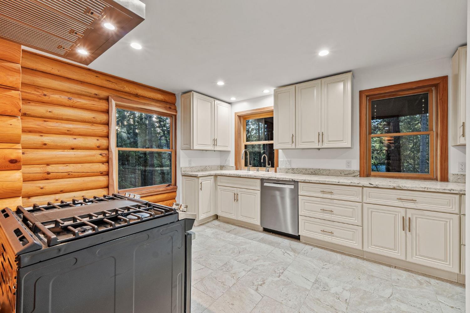 Detail Gallery Image 18 of 59 For 13792 Rockway Pl, Nevada City,  CA 95959 - 3 Beds | 3/1 Baths