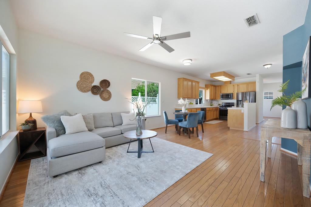 Detail Gallery Image 13 of 25 For 461 Carlson Way, Folsom,  CA 95630 - 3 Beds | 2 Baths