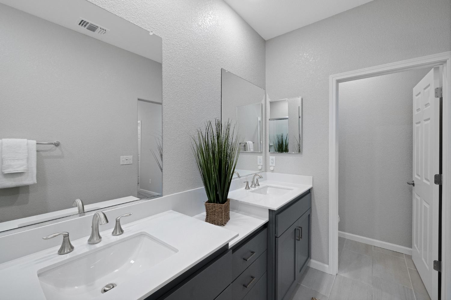 Detail Gallery Image 30 of 41 For 1687 Carson River Loop, Lincoln,  CA 95648 - 2 Beds | 2 Baths