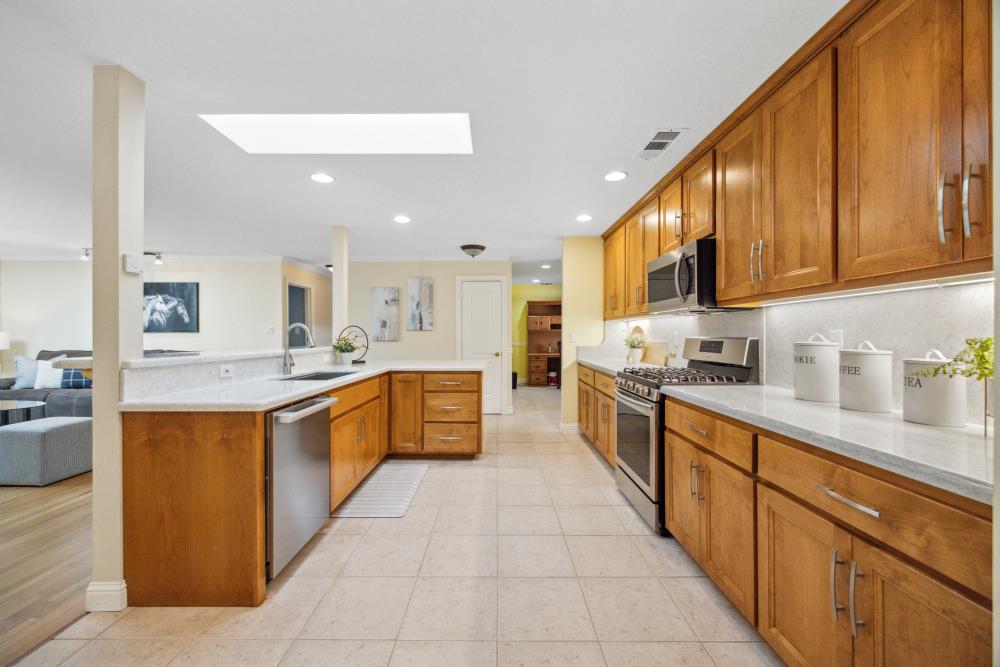 Detail Gallery Image 16 of 88 For 4620 Scenic Dr, Shingle Springs,  CA 95682 - 4 Beds | 3/1 Baths