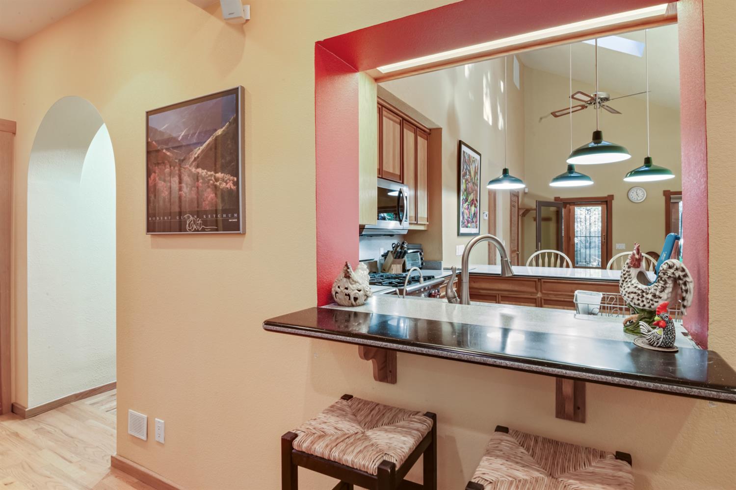 Detail Gallery Image 17 of 42 For 1724 Mohican Dr, South Lake Tahoe,  CA 96150 - 3 Beds | 2/1 Baths