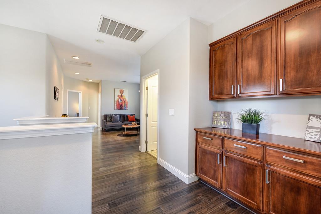 Detail Gallery Image 15 of 38 For 390 Caravaggio Way, Sacramento,  CA 95835 - 3 Beds | 2/1 Baths