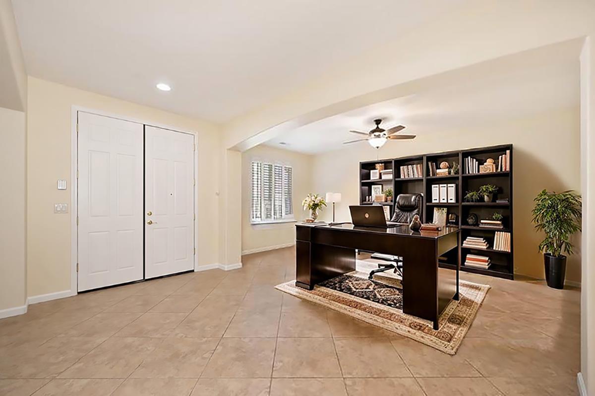 Detail Gallery Image 5 of 71 For 10317 Moura Ct, Elk Grove,  CA 95757 - 4 Beds | 2/1 Baths