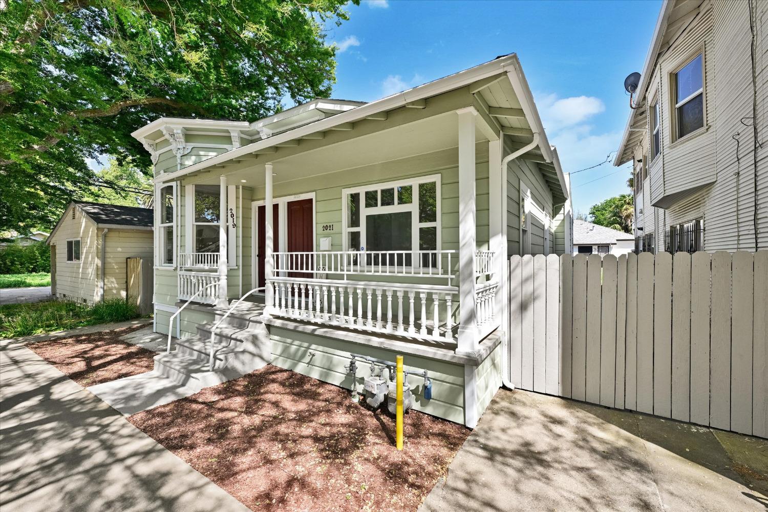 Detail Gallery Image 4 of 32 For 2019 12th St, Sacramento,  CA 95818 - – Beds | – Baths