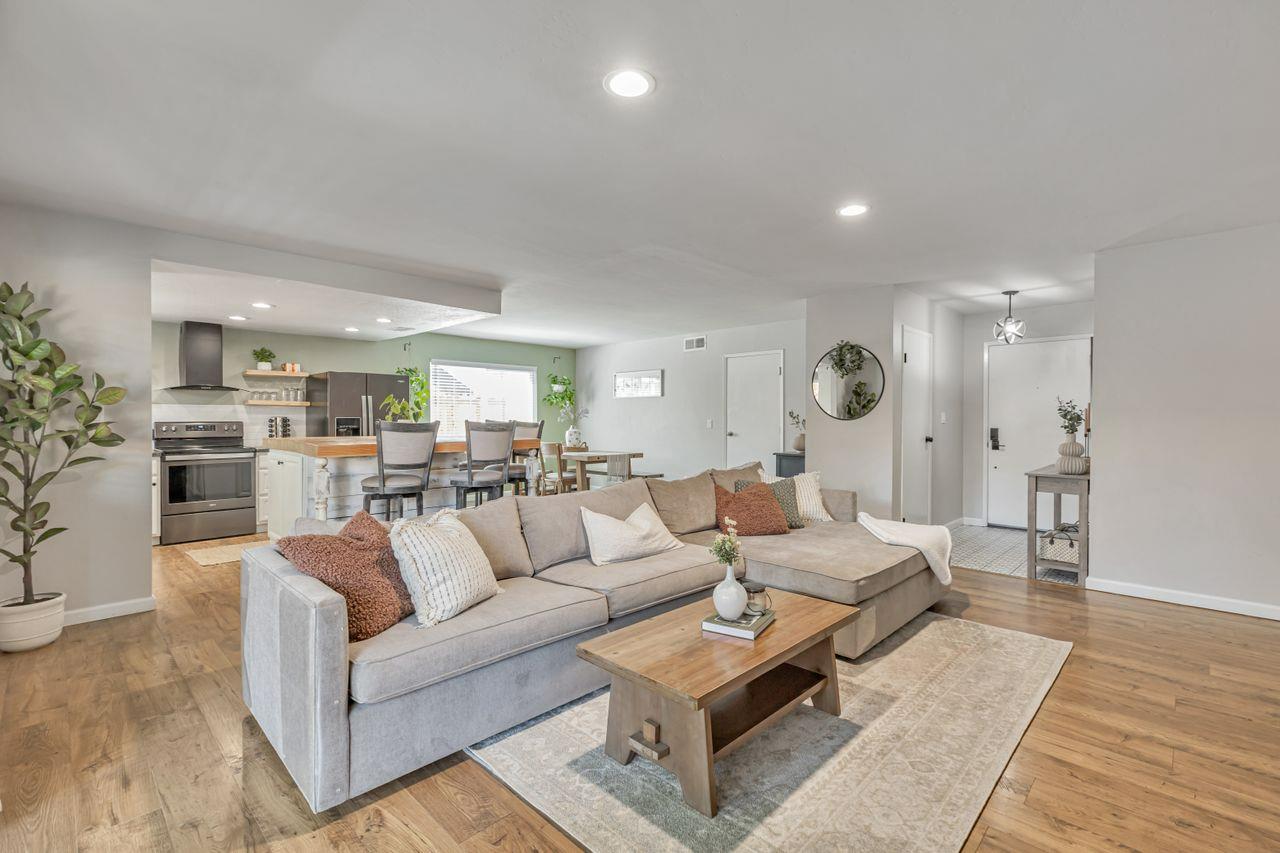 Detail Gallery Image 7 of 39 For 7440 Mar Vista Way, Citrus Heights,  CA 95621 - 3 Beds | 2 Baths