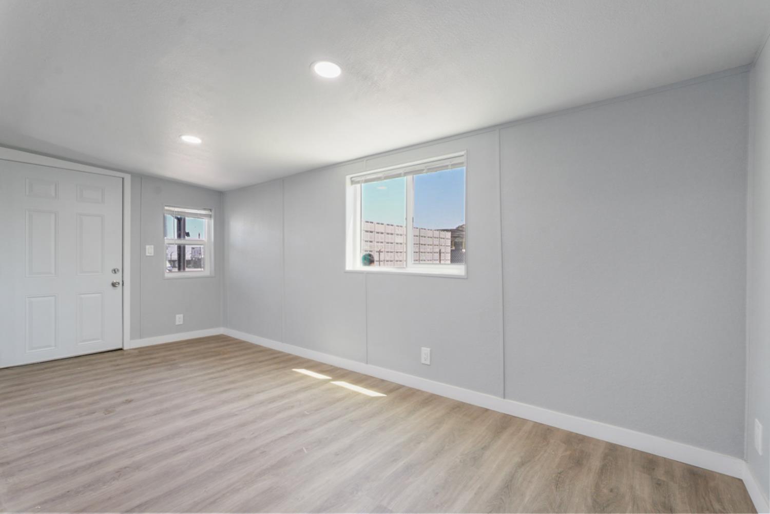 Detail Gallery Image 9 of 30 For 555 Moffat Blvd 14, Manteca,  CA 95336 - 3 Beds | 2 Baths