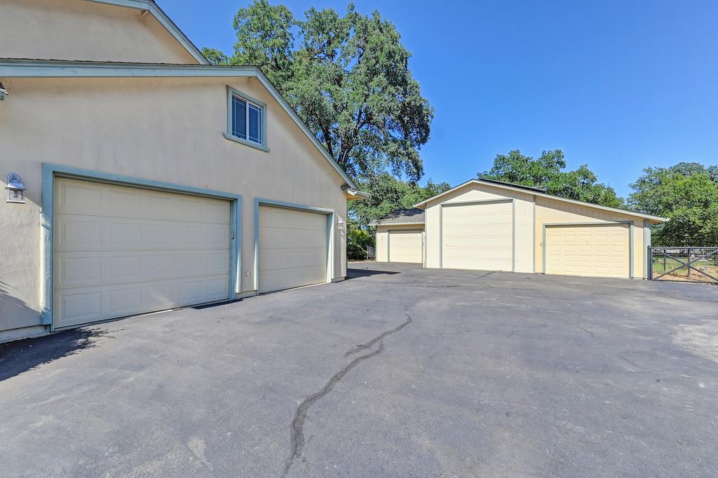 Detail Gallery Image 4 of 35 For 3443 Barker Rd, Loomis,  CA 95650 - 3 Beds | 2/1 Baths