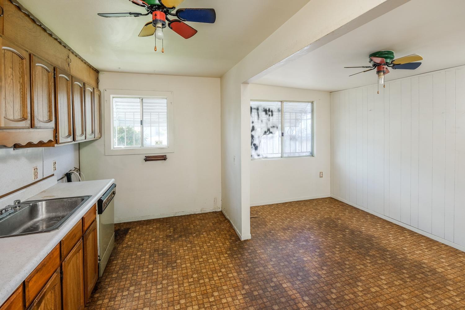 Detail Gallery Image 6 of 17 For 6241 40th Ave, Sacramento,  CA 95824 - 4 Beds | 2 Baths