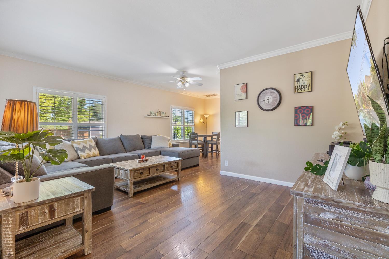 Detail Gallery Image 4 of 31 For 5001 Boyd Dr, Carmichael,  CA 95608 - 3 Beds | 2 Baths