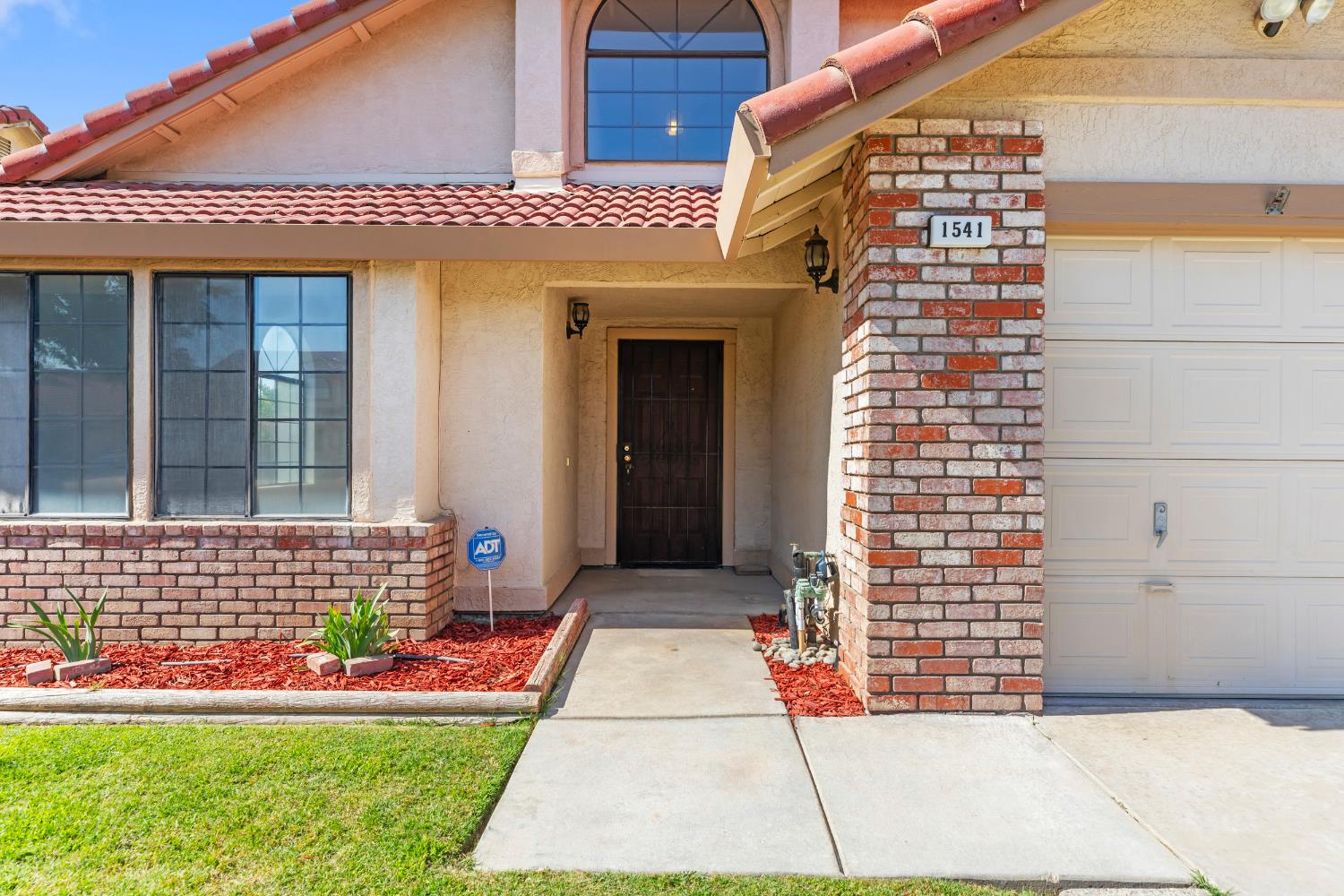 Detail Gallery Image 4 of 42 For 1541 Marazzi Ln, Ceres,  CA 95307 - 4 Beds | 3 Baths