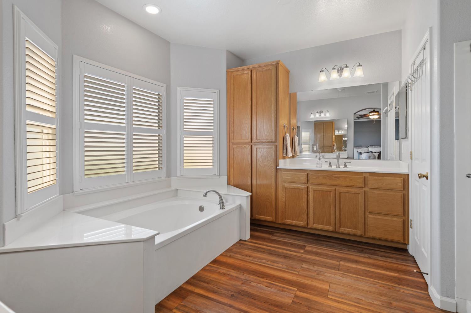 Piedmont Drive, Manteca, California image 37