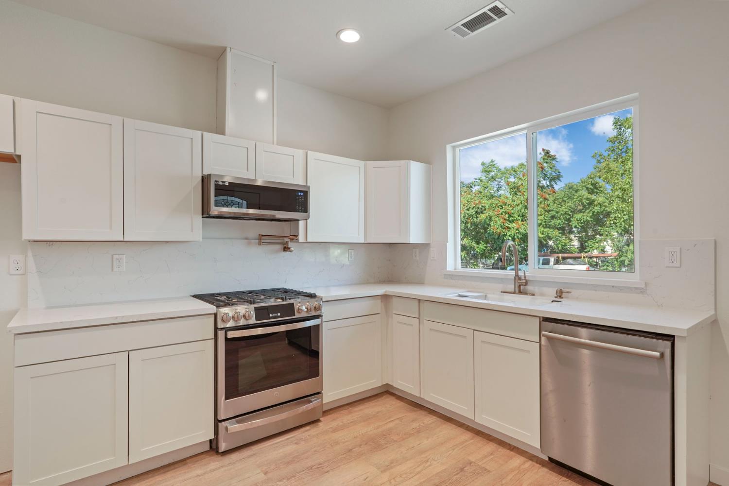 Detail Gallery Image 22 of 33 For 1237 S Commerce St, Stockton,  CA 95206 - 3 Beds | 2 Baths