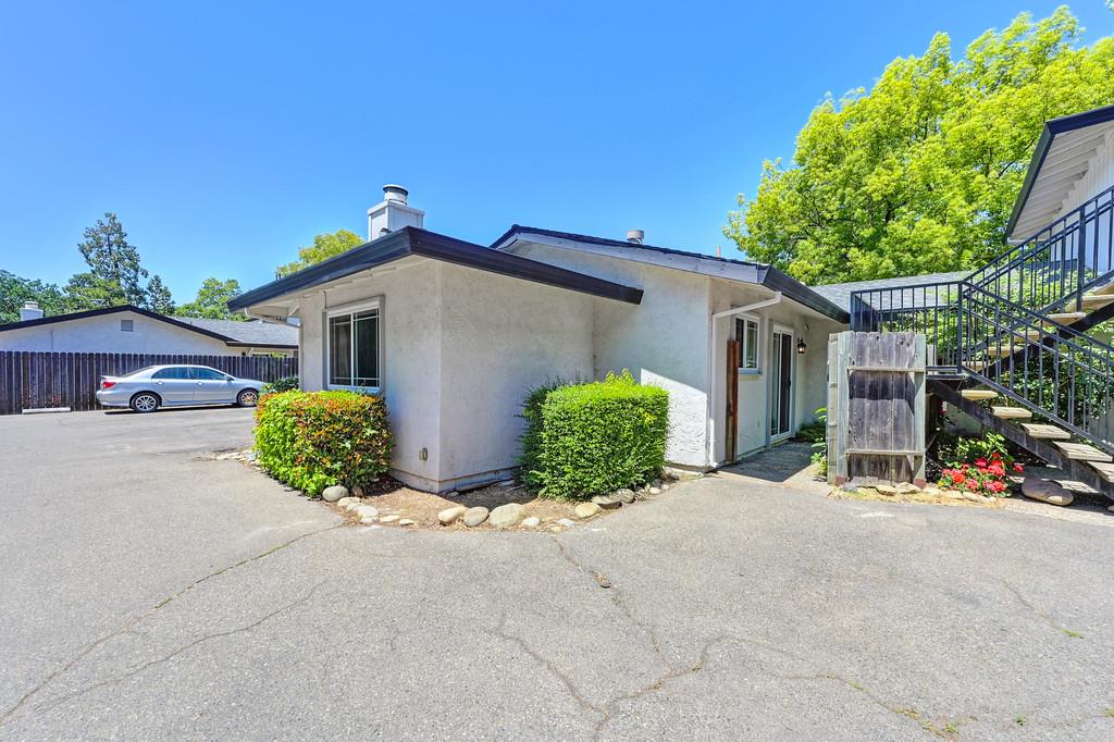 Detail Gallery Image 7 of 34 For 4030 Grover Ct, Carmichael,  CA 95608 - 3 Beds | 2 Baths