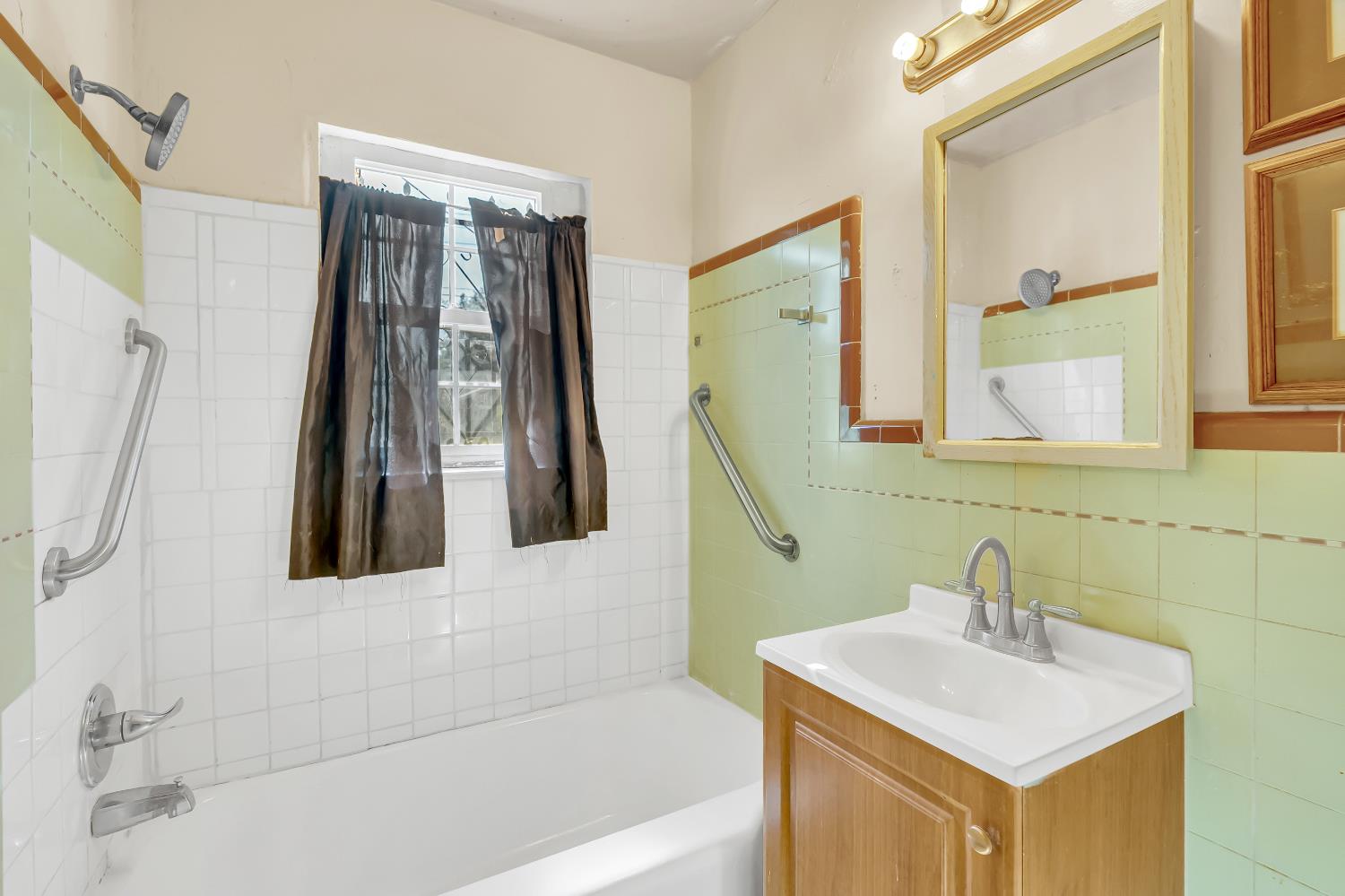 Detail Gallery Image 14 of 29 For 4472 El Cerrito Way, Sacramento,  CA 95820 - 2 Beds | 1 Baths