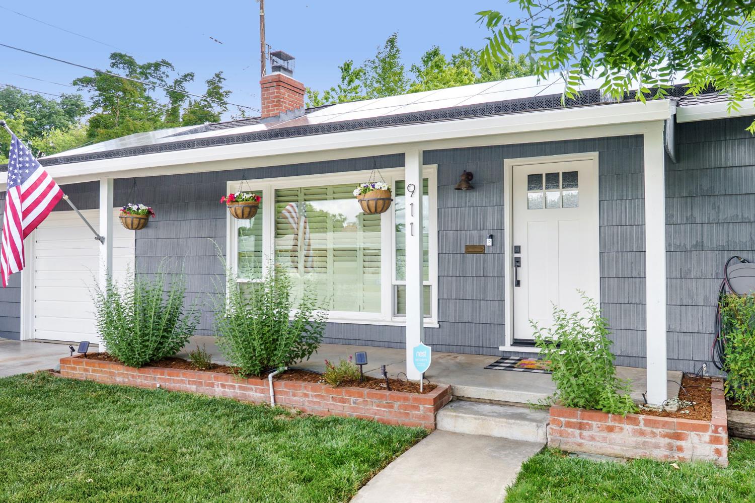 Detail Gallery Image 3 of 32 For 911 West St, Woodland,  CA 95695 - 3 Beds | 1 Baths