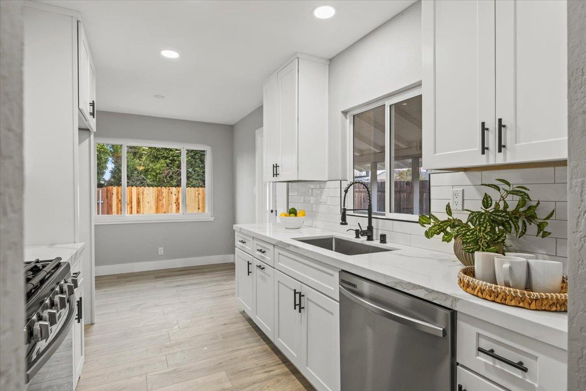 Detail Gallery Image 5 of 27 For 7538 Circle Pkwy, Sacramento,  CA 95823 - 3 Beds | 2 Baths