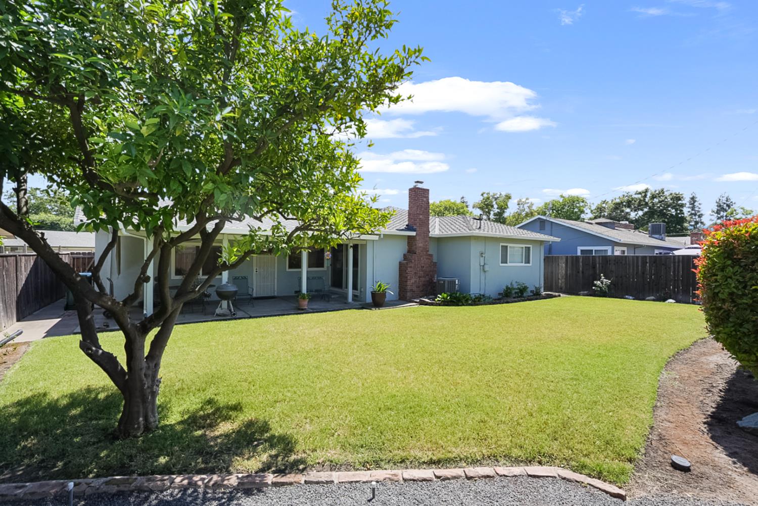 Detail Gallery Image 5 of 29 For 223 E Yorkshire Dr, Stockton,  CA 95207 - 3 Beds | 2 Baths