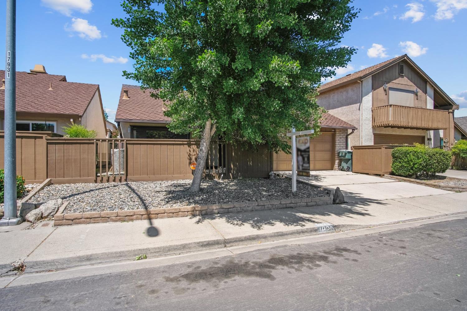 Detail Gallery Image 3 of 30 For 1821 Laurel Oak Dr, Modesto,  CA 95354 - 2 Beds | 2 Baths