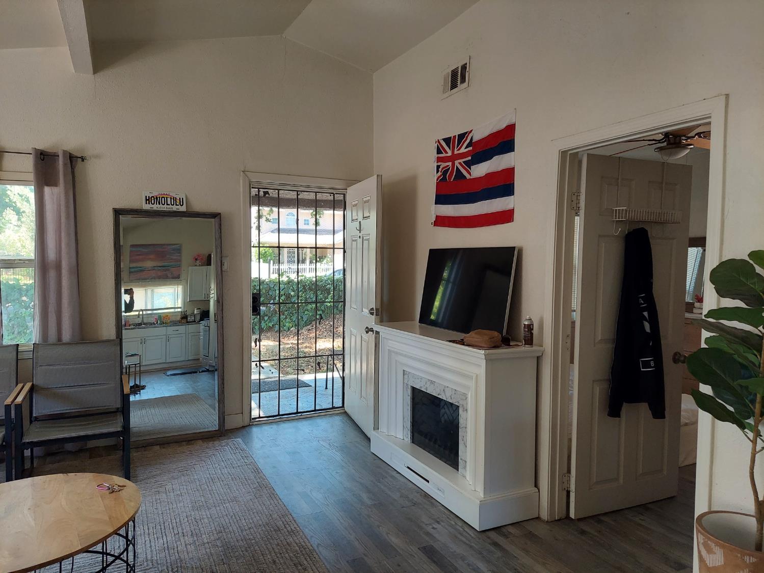 Detail Gallery Image 3 of 8 For 202 Spruce St, Modesto,  CA 95351 - 2 Beds | 1 Baths