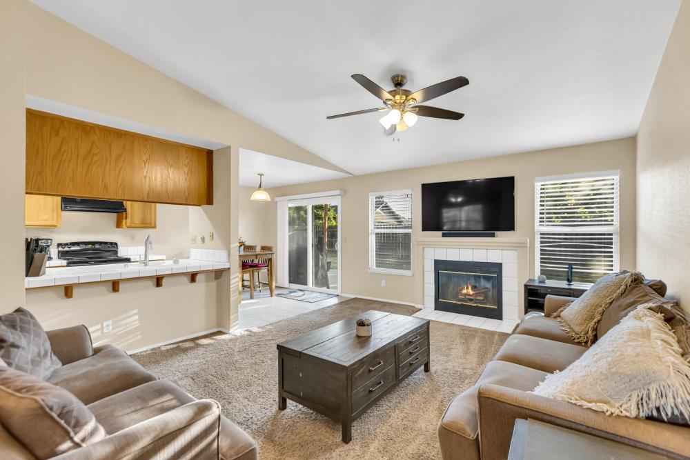 Detail Gallery Image 9 of 42 For 574 Ewell Ct, Galt,  CA 95632 - 3 Beds | 2 Baths