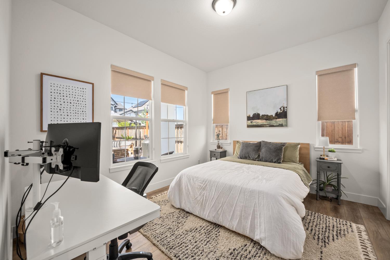 Detail Gallery Image 6 of 45 For 3180 Crocker Dr, Sacramento,  CA 95818 - 4 Beds | 3 Baths
