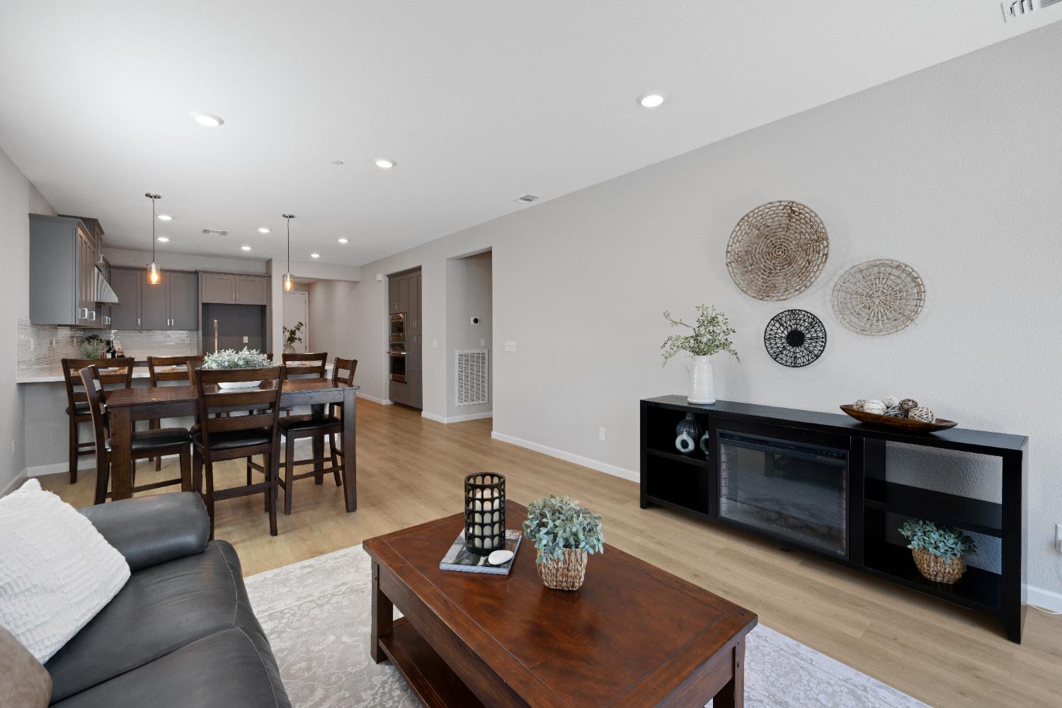 Detail Gallery Image 12 of 41 For 1687 Carson River Loop, Lincoln,  CA 95648 - 2 Beds | 2 Baths