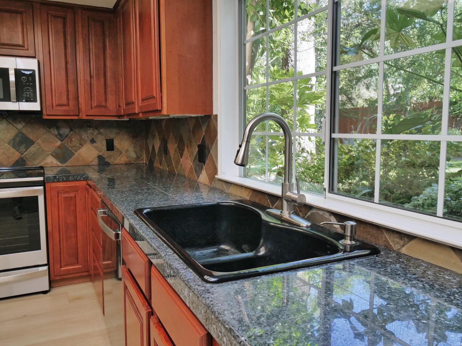Detail Gallery Image 10 of 77 For 3710 Clover Valley Rd, Rocklin,  CA 95677 - 4 Beds | 3/1 Baths