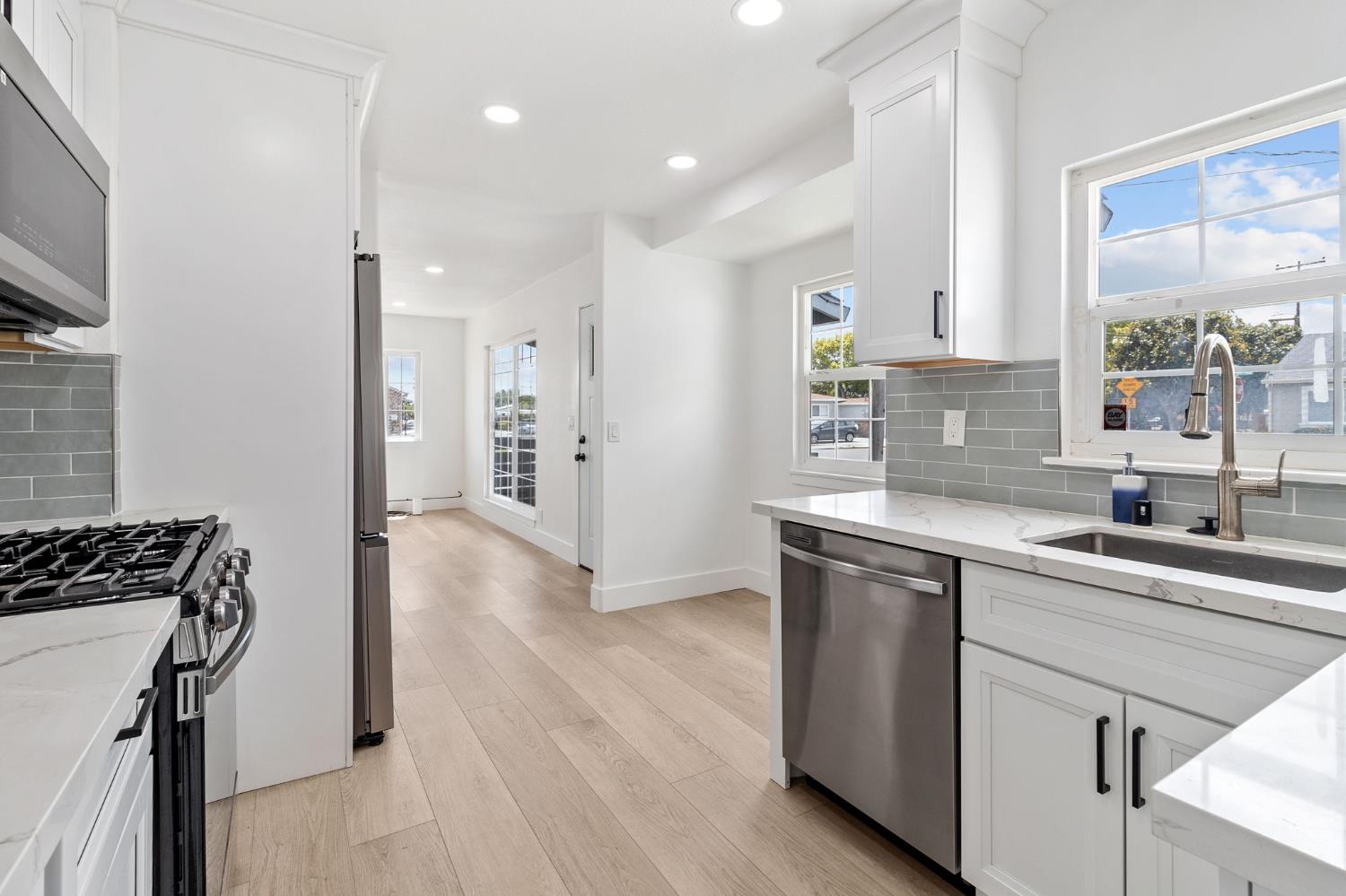 Detail Gallery Image 8 of 30 For 26184 Stanwood Ave, Hayward,  CA 94544 - 3 Beds | 2 Baths