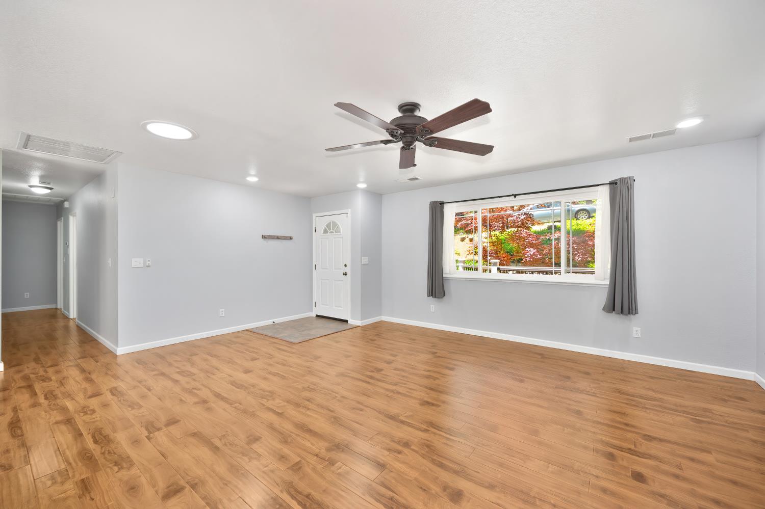 Detail Gallery Image 4 of 36 For 3063 Zinc Dr, Pollock Pines,  CA 95726 - 3 Beds | 2 Baths