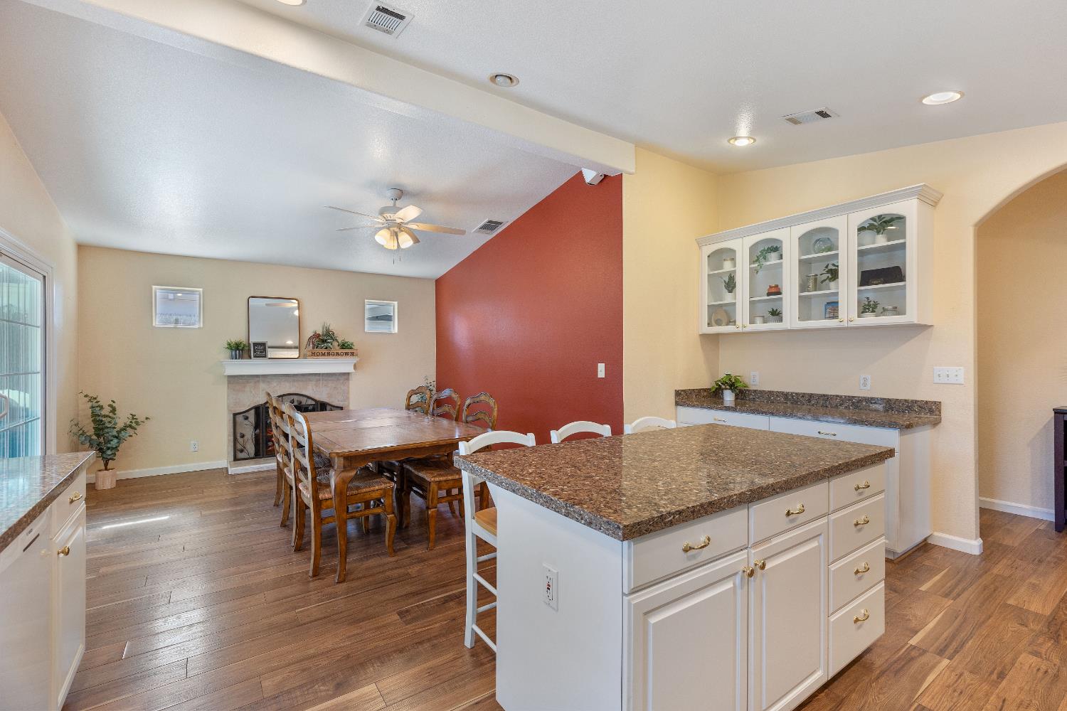 Detail Gallery Image 10 of 31 For 5001 Boyd Dr, Carmichael,  CA 95608 - 3 Beds | 2 Baths