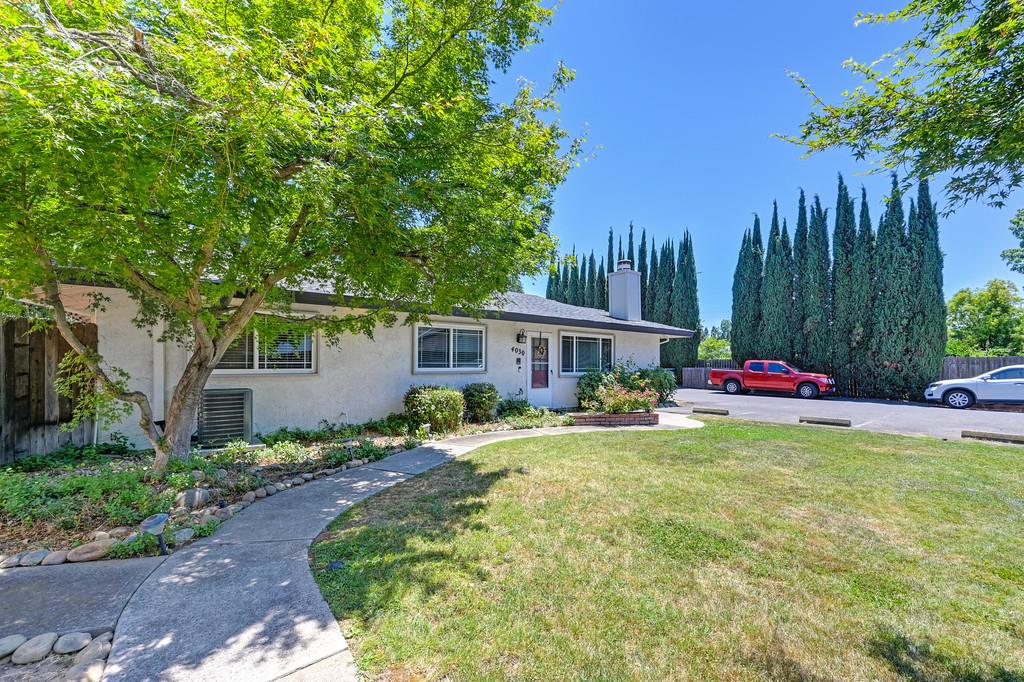 Detail Gallery Image 2 of 34 For 4030 Grover Ct, Carmichael,  CA 95608 - 3 Beds | 2 Baths