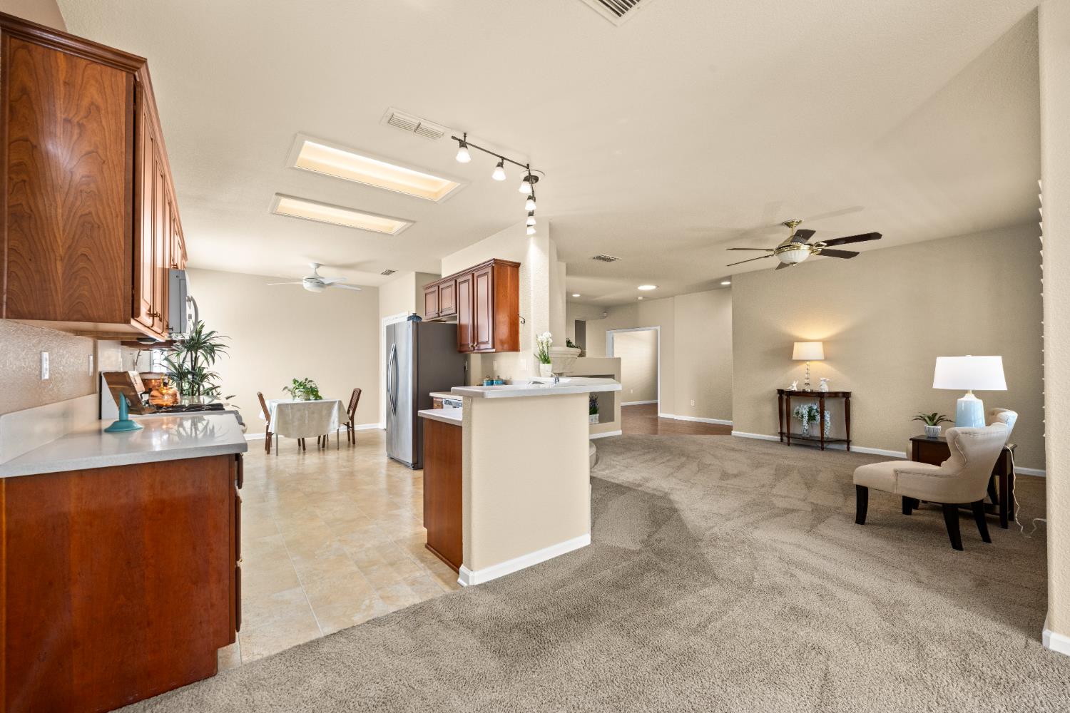 Detail Gallery Image 5 of 40 For 1018 Stone Pine Ln, Lincoln,  CA 95648 - 2 Beds | 2 Baths