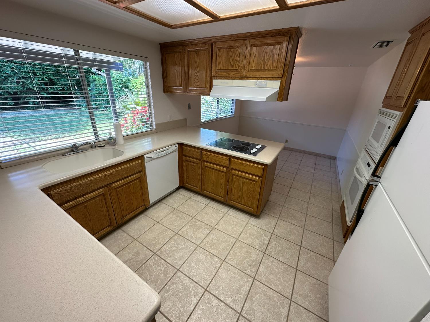 Detail Gallery Image 15 of 28 For 4408 San Ramon Dr, Davis,  CA 95618 - 4 Beds | 2/1 Baths