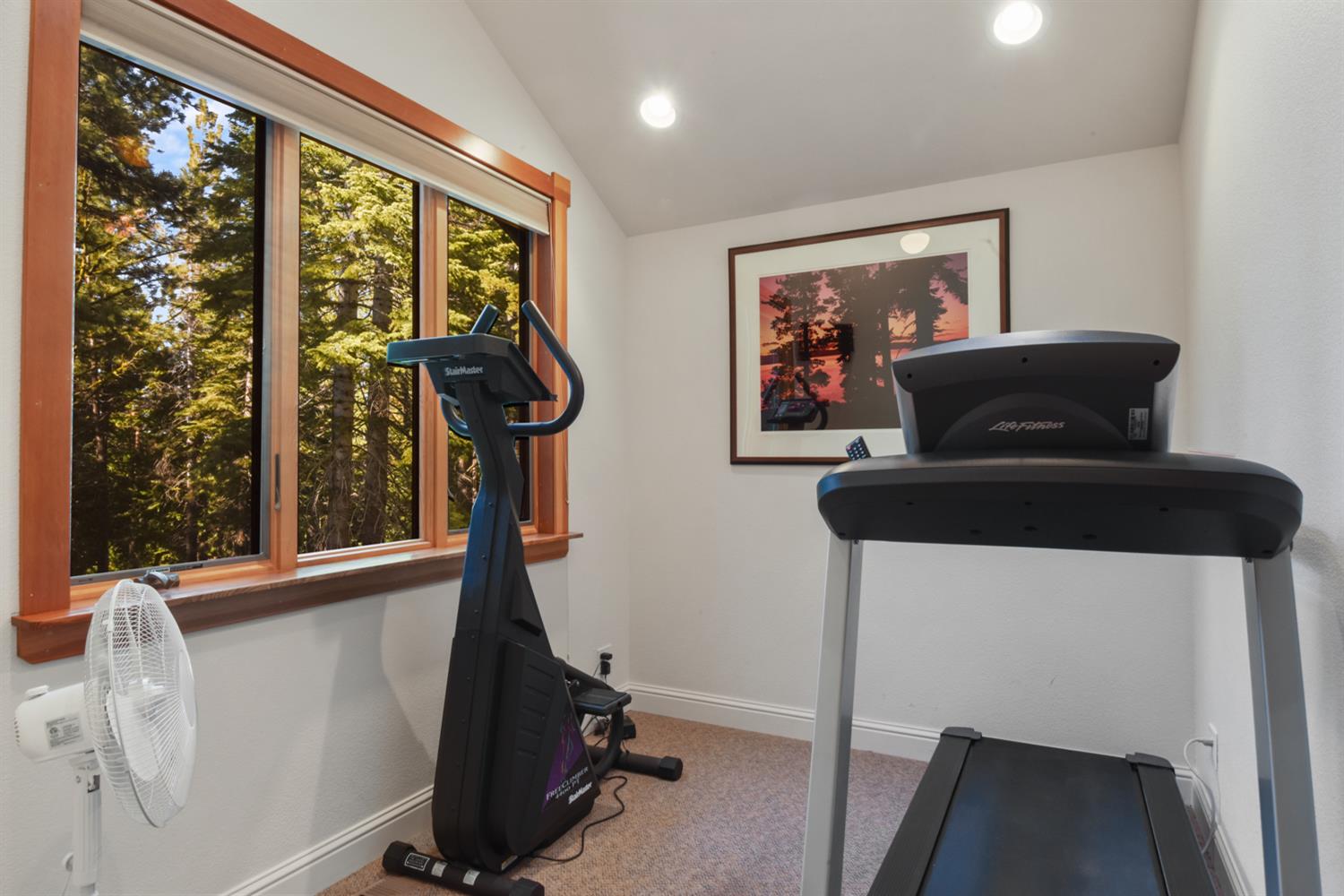 Detail Gallery Image 35 of 42 For 1724 Mohican Dr, South Lake Tahoe,  CA 96150 - 3 Beds | 2/1 Baths