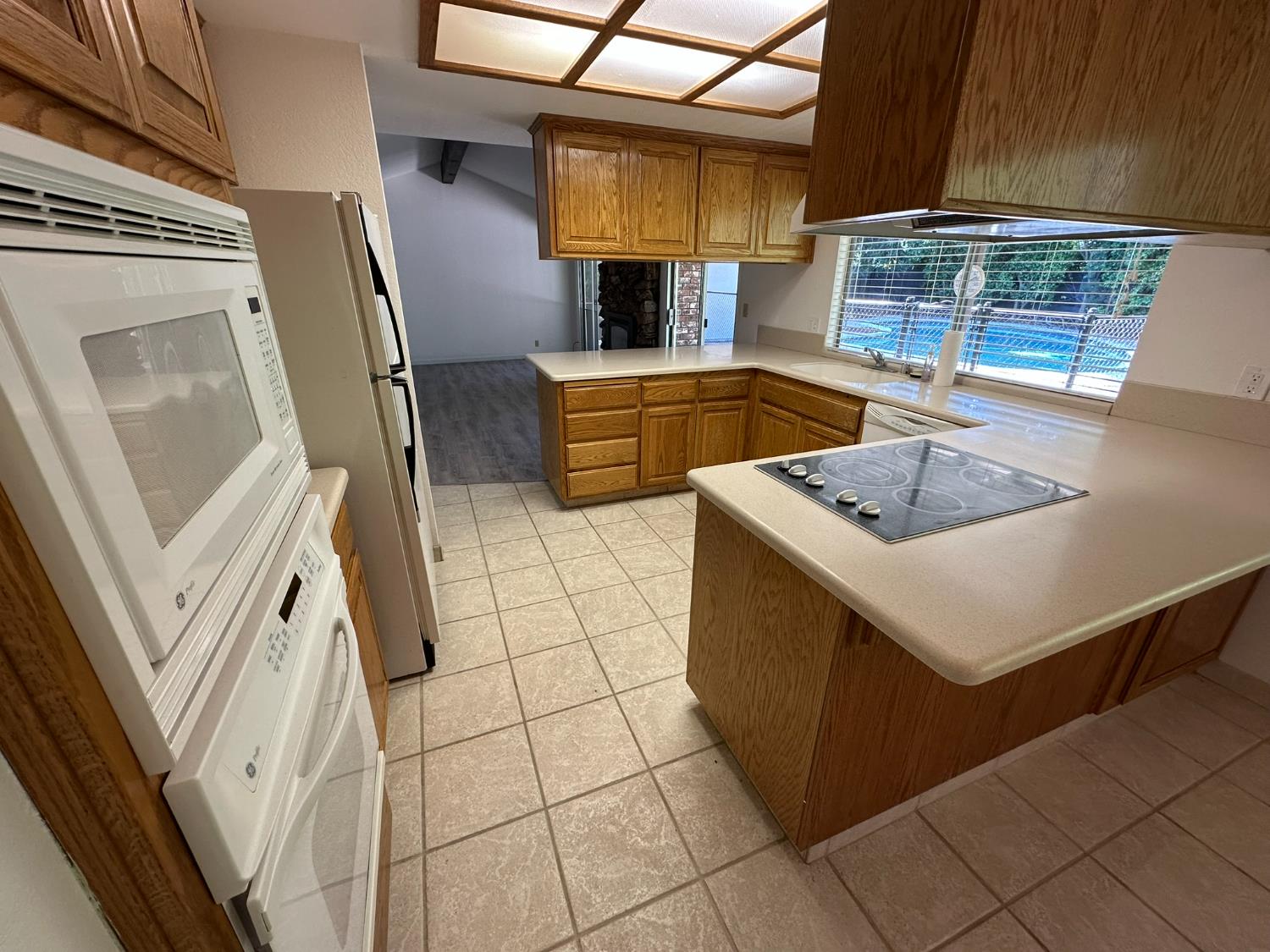 Detail Gallery Image 16 of 28 For 4408 San Ramon Dr, Davis,  CA 95618 - 4 Beds | 2/1 Baths