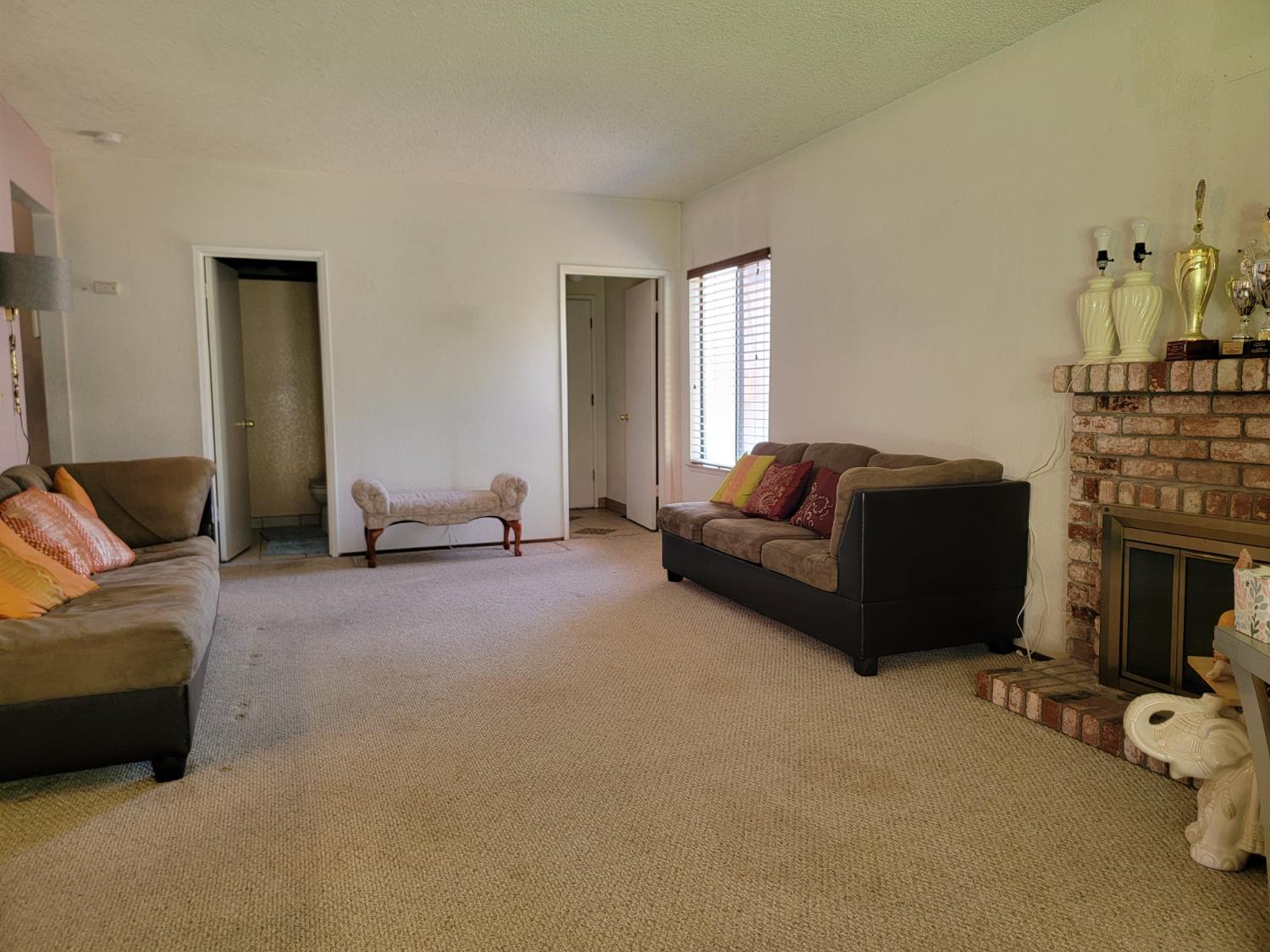 Detail Gallery Image 6 of 17 For 3121 Yarwood Way, Sacramento,  CA 95833 - 4 Beds | 2/1 Baths
