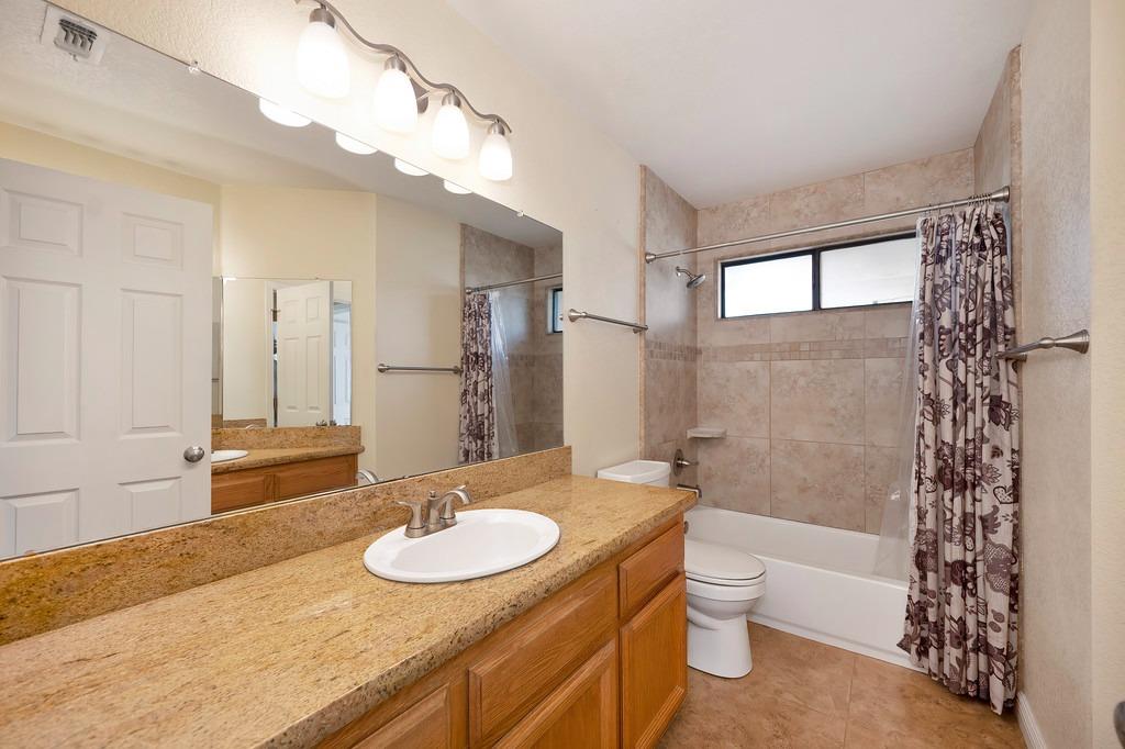 Detail Gallery Image 24 of 32 For 1357 Sun Tree Dr, Roseville,  CA 95661 - 5 Beds | 3 Baths