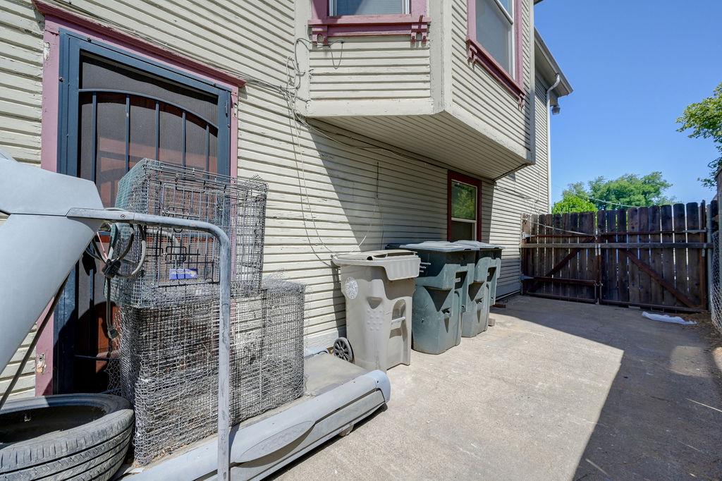 Detail Gallery Image 11 of 13 For 2220 15th St, Sacramento,  CA 95818 - – Beds | – Baths