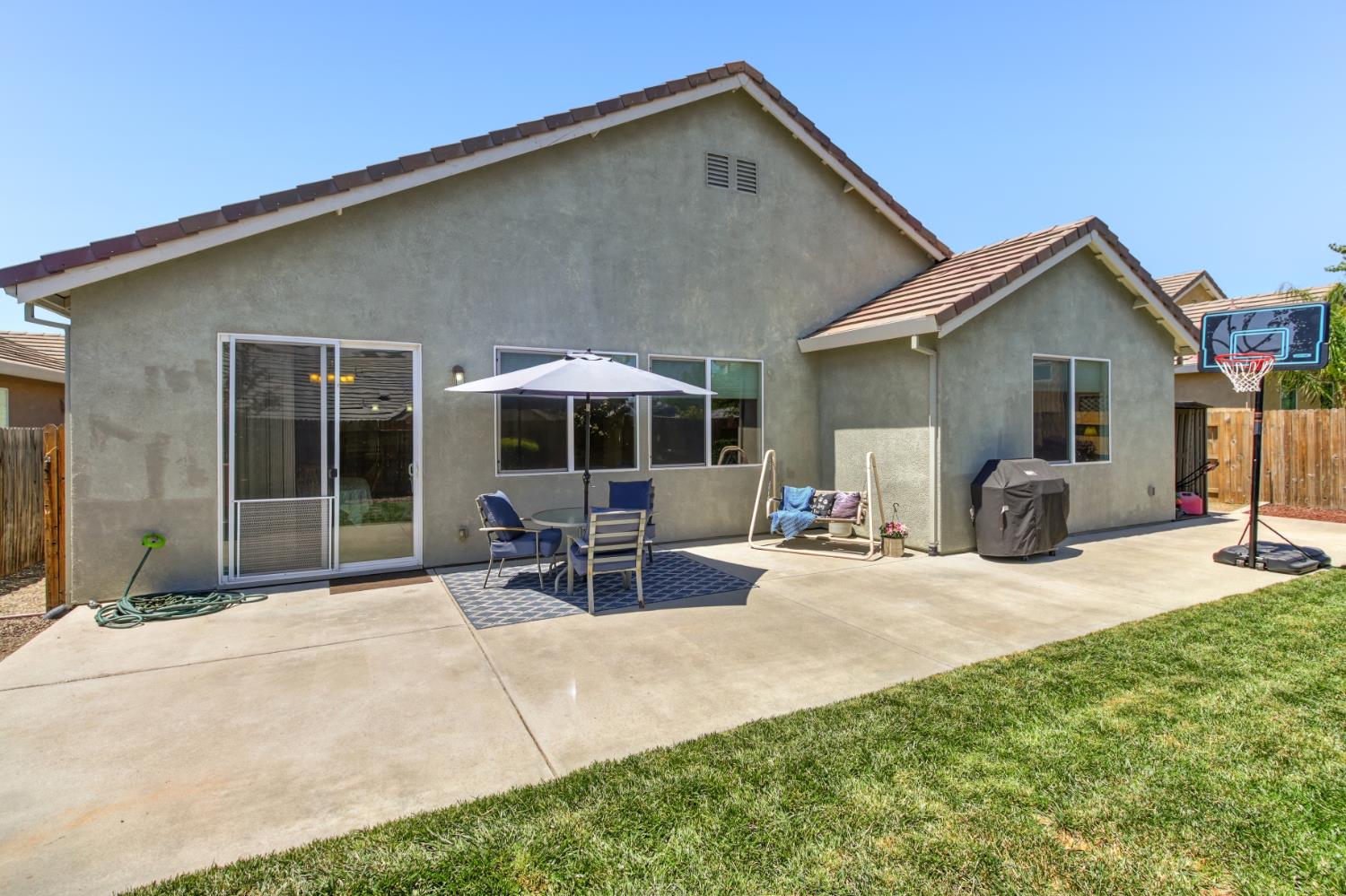 Detail Gallery Image 25 of 31 For 7744 Live Oak Way, Citrus Heights,  CA 95621 - 4 Beds | 3 Baths
