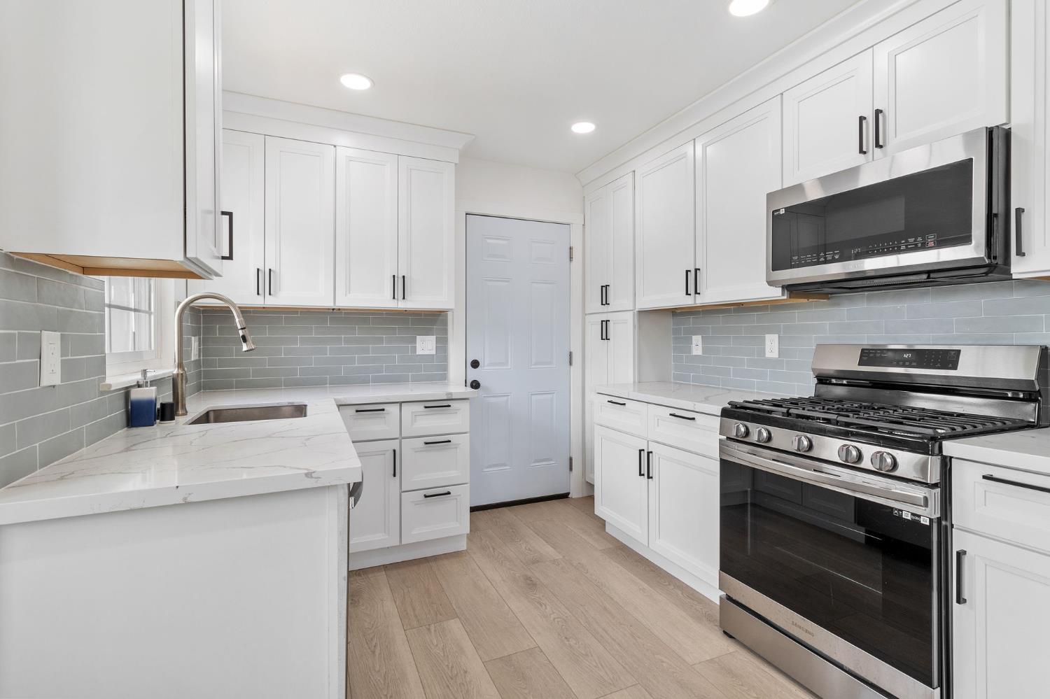 Detail Gallery Image 6 of 30 For 26184 Stanwood Ave, Hayward,  CA 94544 - 3 Beds | 2 Baths